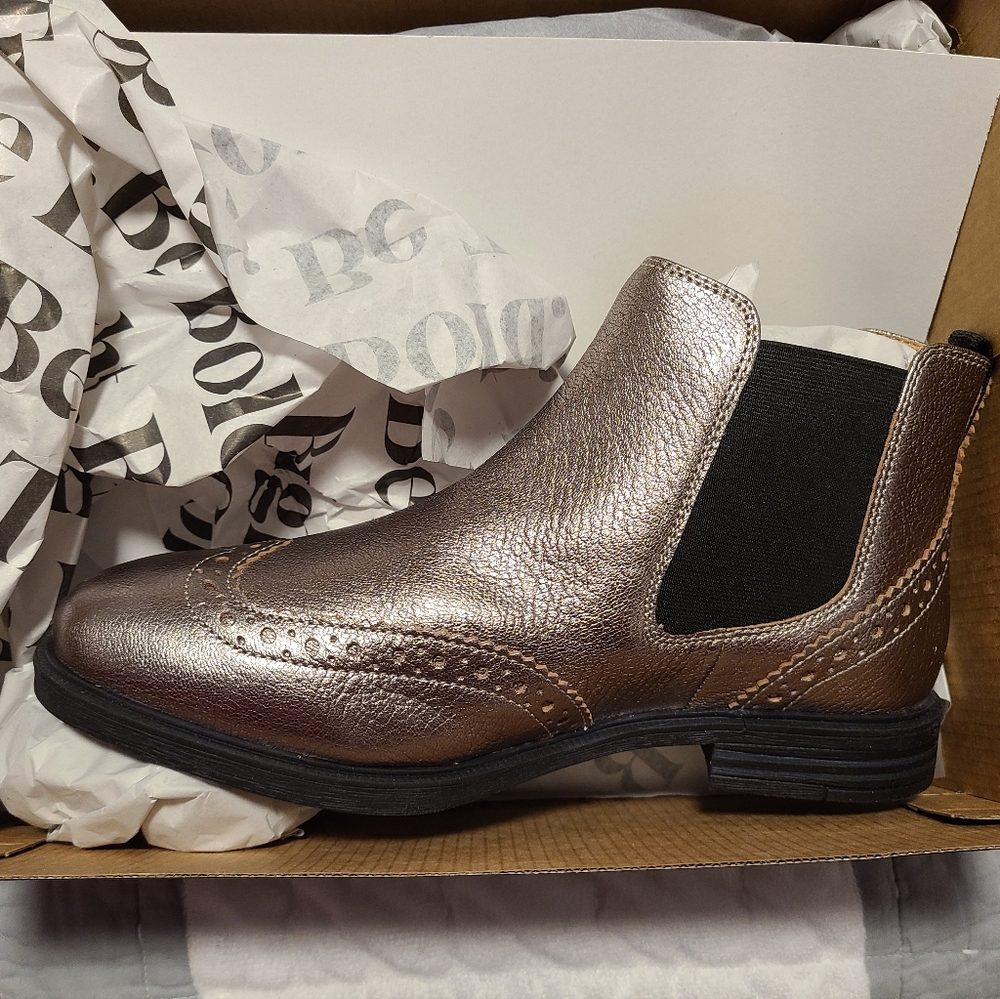 Brand new Hush Puppies silver booties